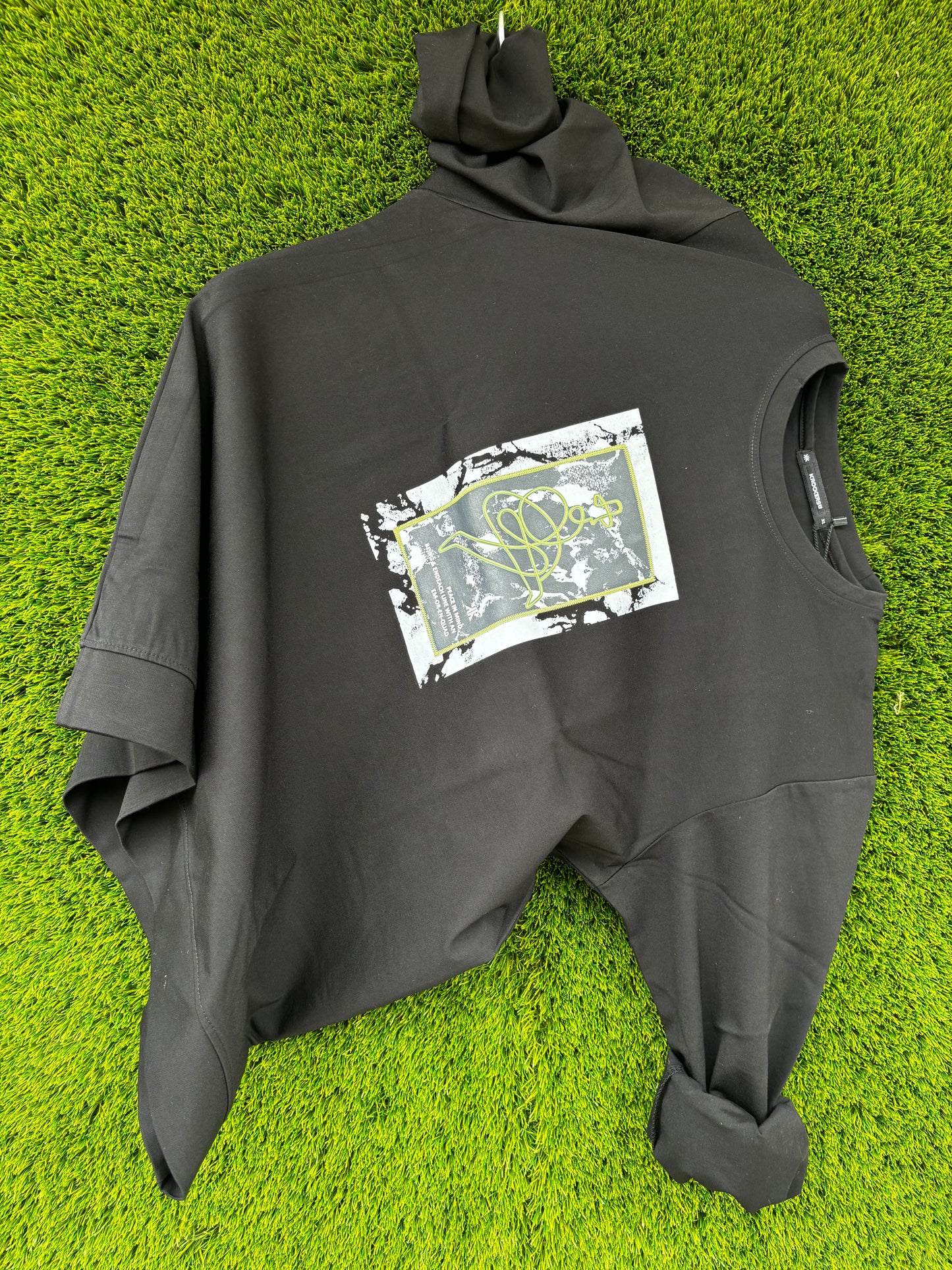 PRINTED ROUND NECK BLACK SWEATSHIRT