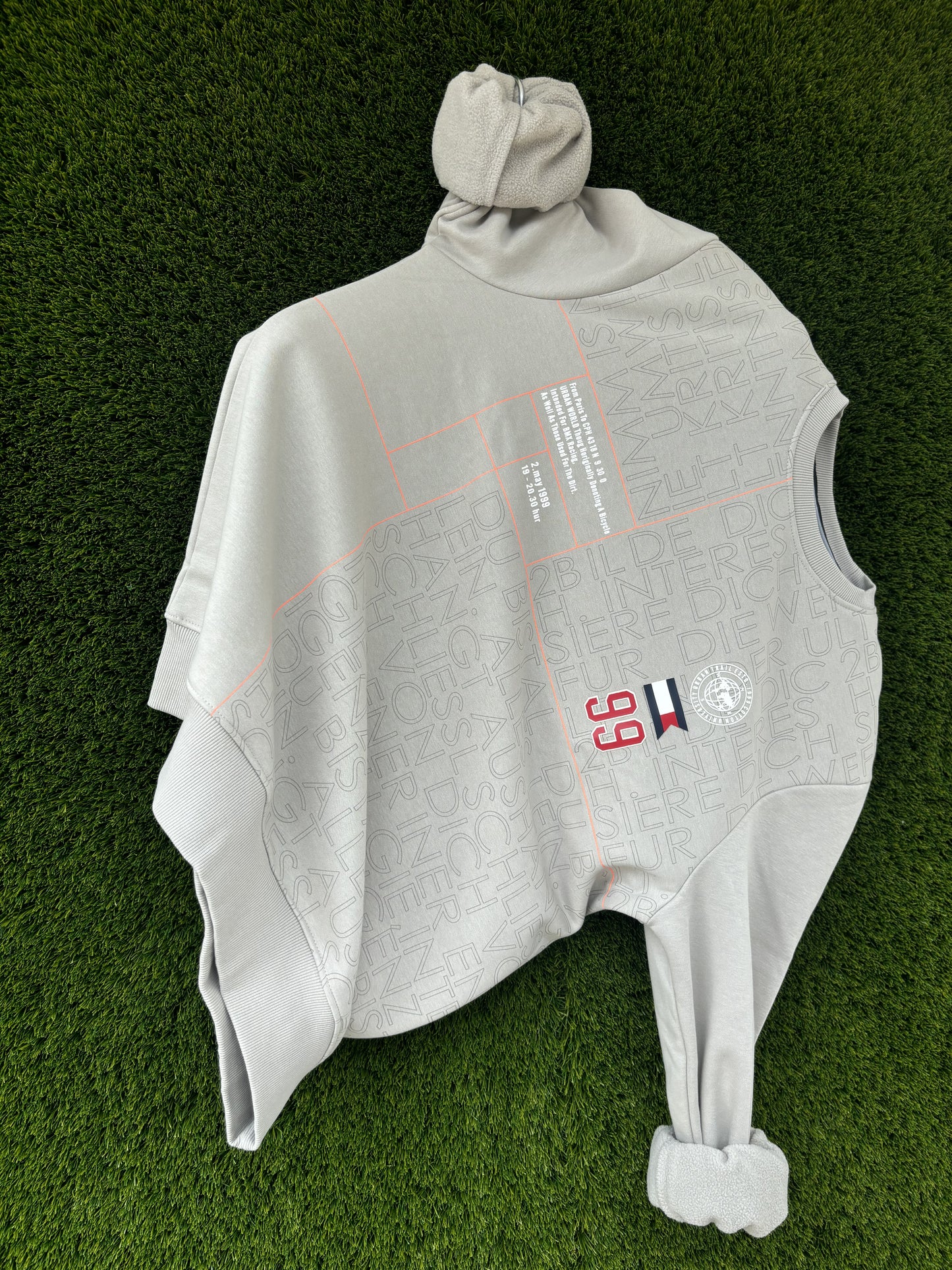 PRINTED CREW NECK LIGHT GRAY SWEATSHIRT