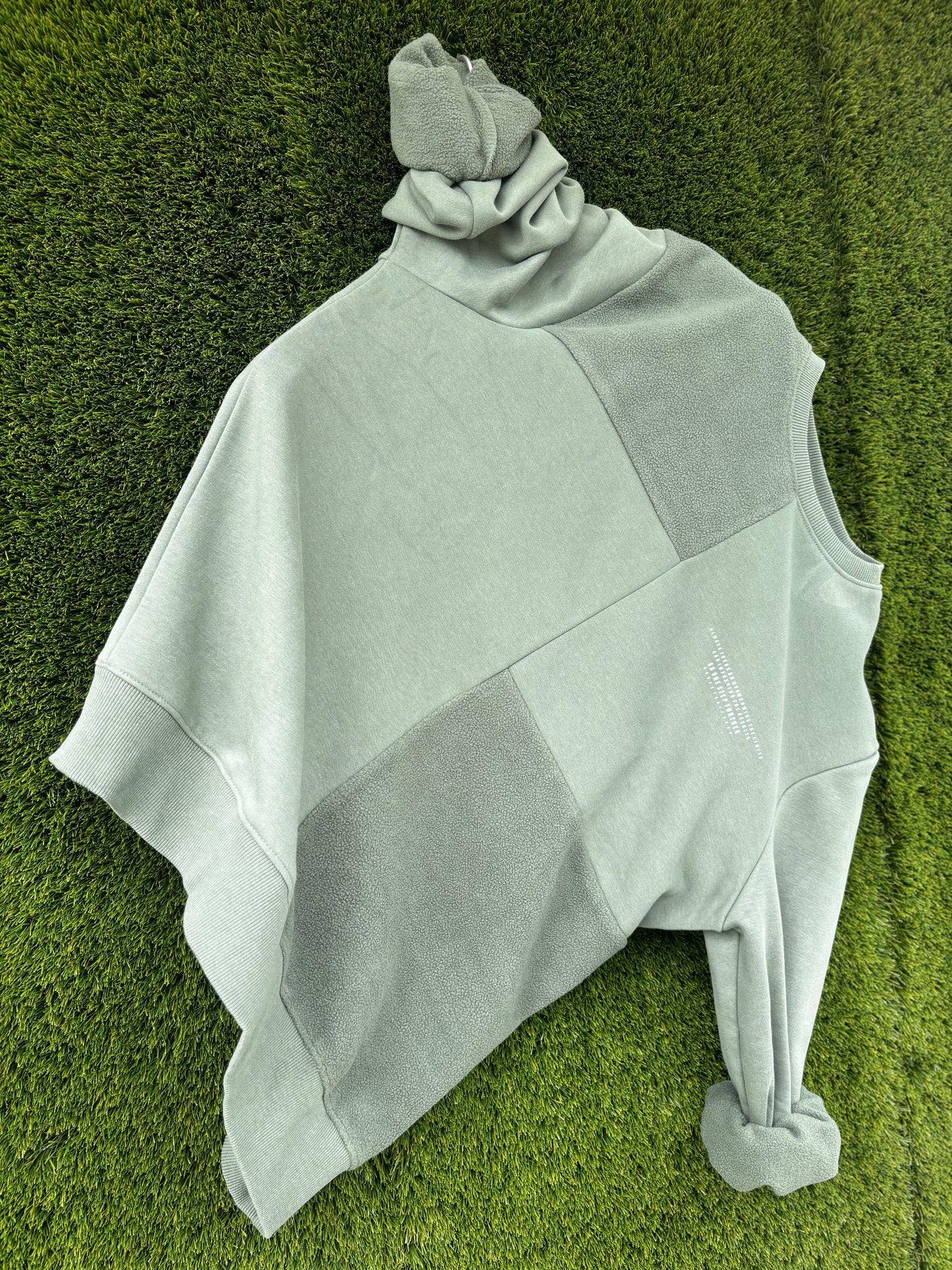 ROUND NECK SAGE SWEATSHIRT